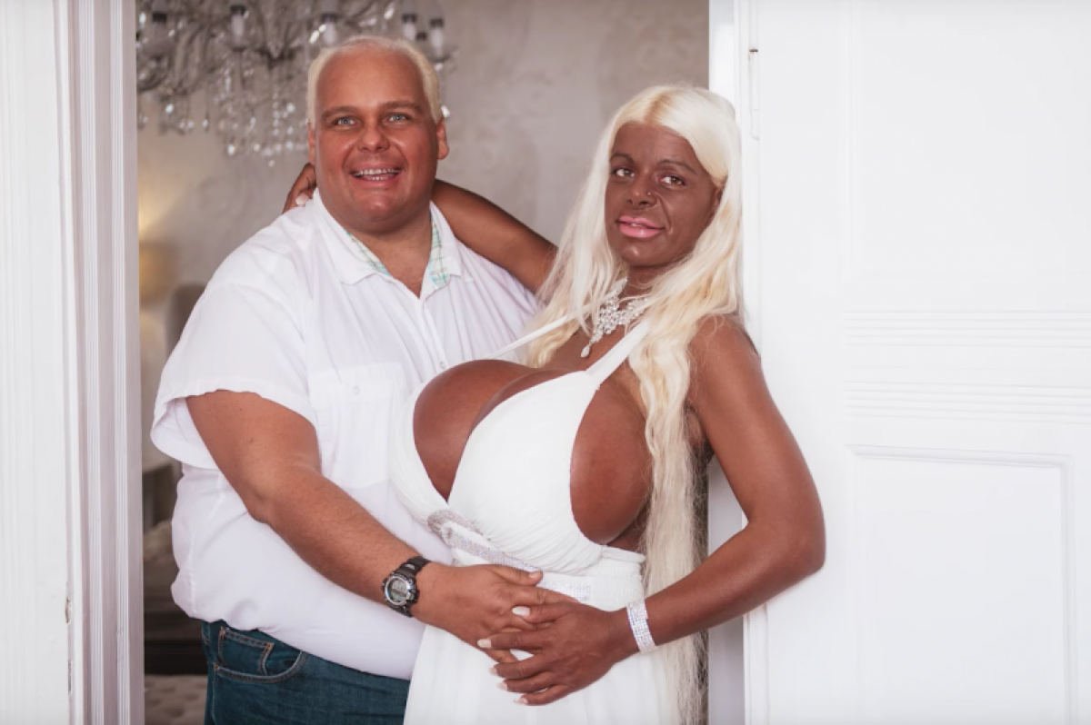 Das deutsche Model Martina Big mit ihrem Freund Michael