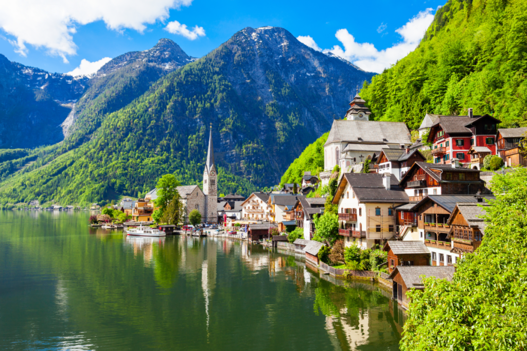 Ein Foto von der Gemeinde Hallstatt am Hallstätter See.