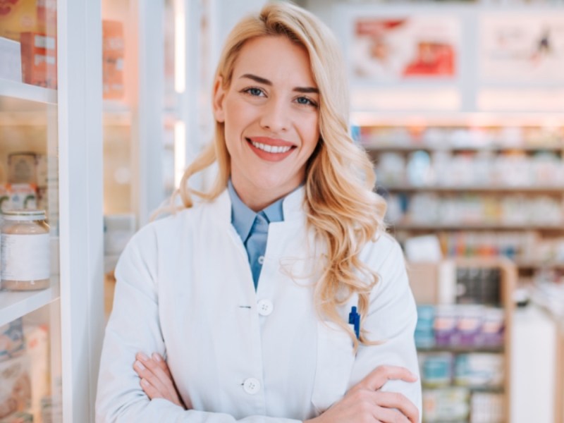 Eine hübsche, blonde Apothekerin.